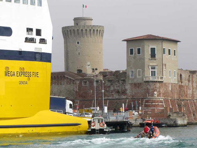 Traghetto, pilotina, bastione della Canaviglia e Mastio di Matilde, Livorno