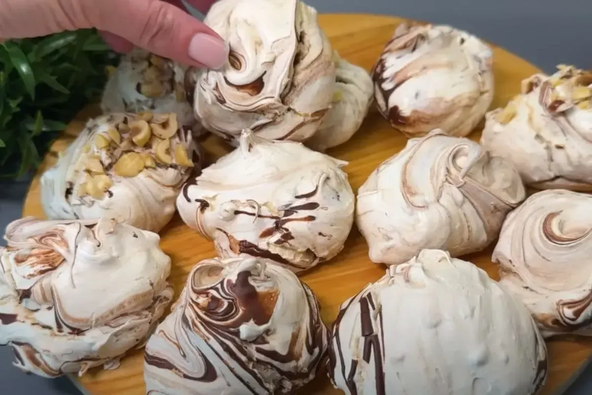 Receita de Merengue com Chocolate e Avelãs: Crocante por Fora e Macio por Dentro