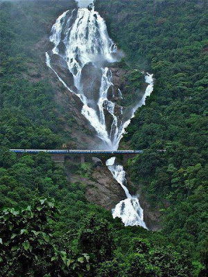 Dudhsagar_Waterfalls_in_Goa_India