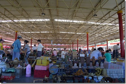 Pan Jia Yuan Flea Market 潘家園舊貨市場