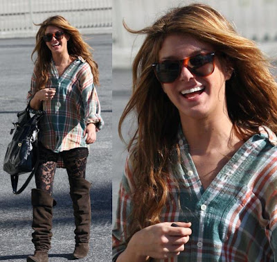 Shenae Grimes WTF who told her it was okay to leave the house this way