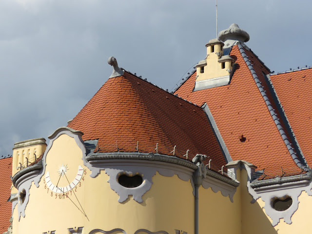 Sundial, Gamča, Gymnázium by Ödön Lechner, Grösslingová, Bratislava