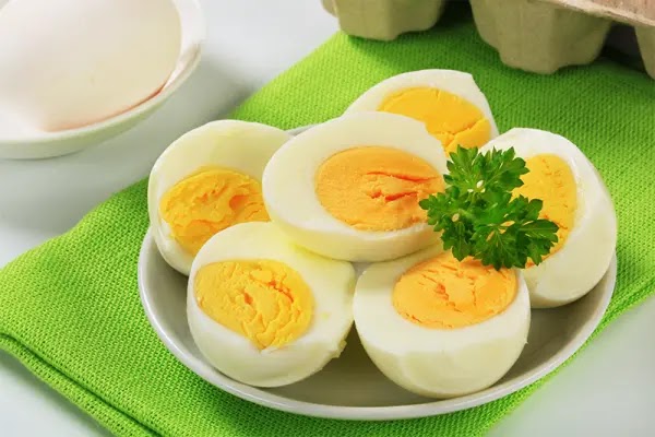 Telur mengandung zat besi dan vitamin B12 yang baik untuk penderita anemia