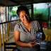"No es justo que mueran tantos inocentes": esposa de víctima salvadoreña pide justicia tras incendio en México