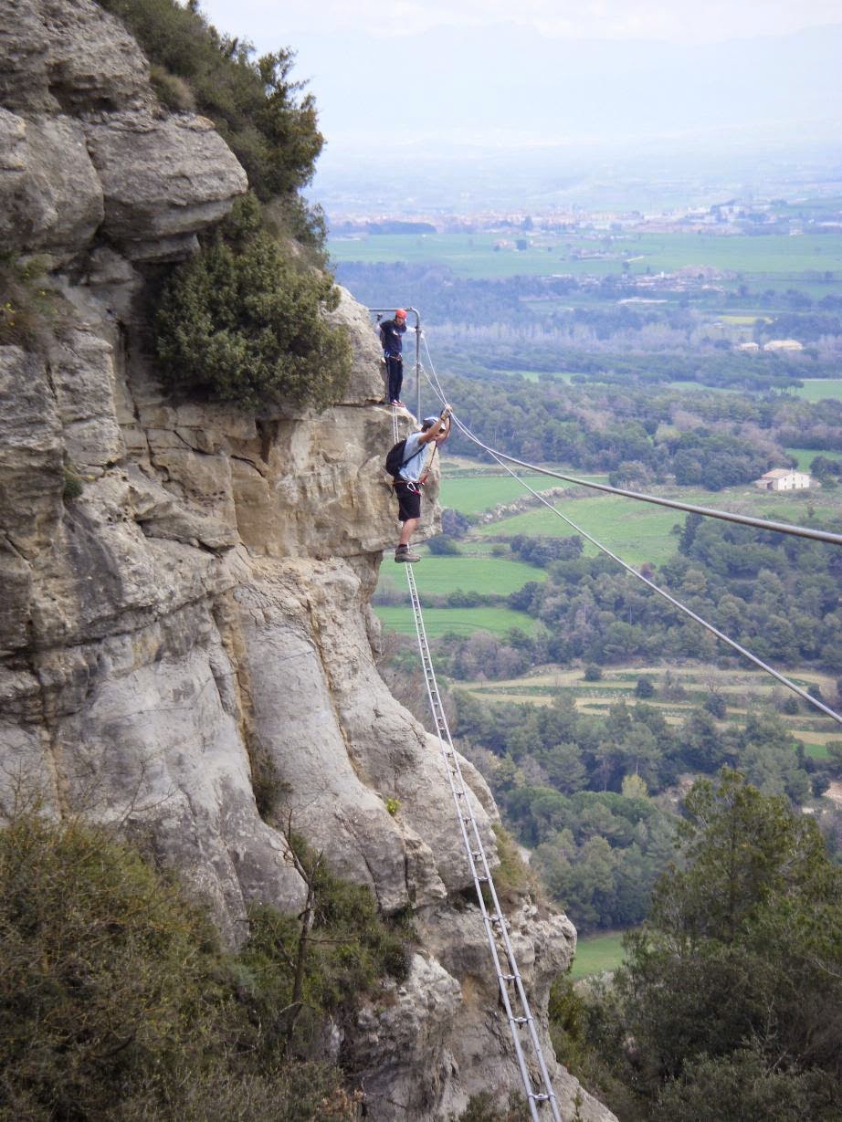 Pont llarg de la Via Ferrata de les Corts Corcades.Ahahaha.....ahahaha.....ahahaha.....!!