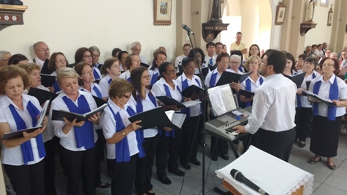 CORO PONTIFICAL DA CATEDRAL DE TUBARÃO CELEBRA SEU ANIVERSÁRIO NO SANTUÁRIO