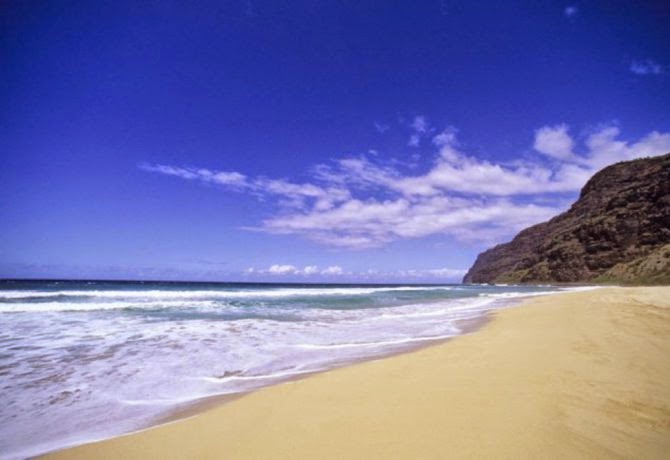 Pantai dengan pasir menggonggong