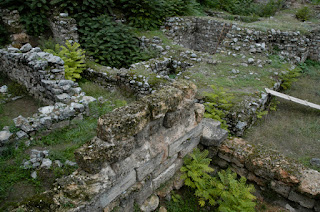 Ruínas da cidadela Cadmeia na acrópole de Tebas, quartel-general do Batalhão Sagrado de Tebas