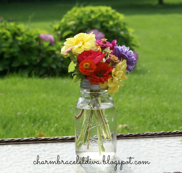 garden bouquet Mason jar vase