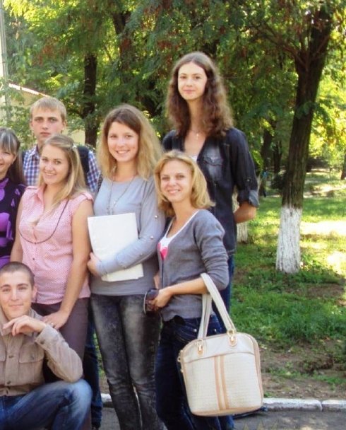 Lyudmila Tichenkoya gadis pemilik leher terpanjang di dunia