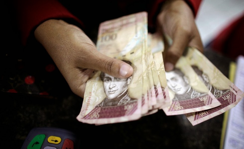 Oficializan aumento del salario a partir de diciembre en Venezuela.