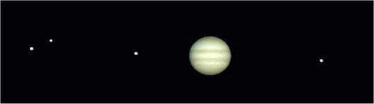 Júpiter y 4 de sus satélites Júpiter y 4 de sus satélites