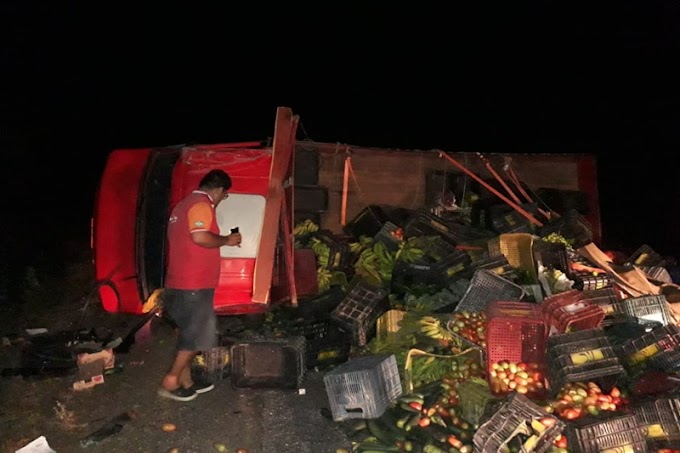 Motorista é preso por embriaguez após colidir carro em caminhão que tomba em Cocal-PI