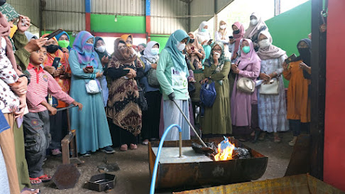 Warga Kreatif, Olah Limbah Plastik Jadi Eco Paving Block. Lokasi TPA desa Banjarsari Bojonegoro