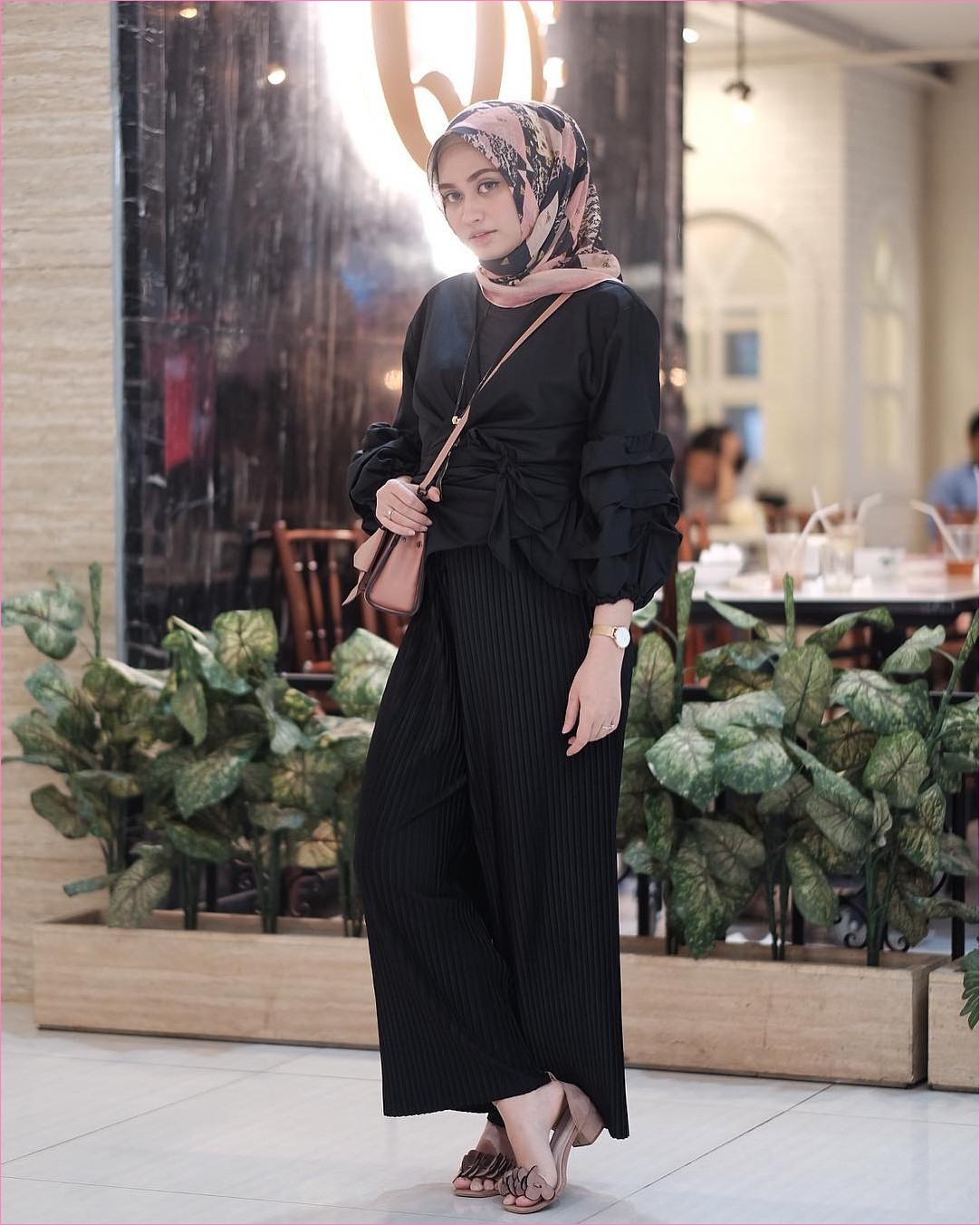  Model Outfit Baju Hijab Casual Untuk Perempuan Gemuk Ala Selebgram  Model Outfit Baju Hijab Casual Untuk Perempuan Gemuk Ala Selebgram 2018