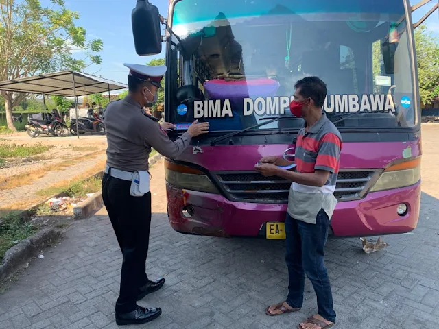 Sat Lantas Polres Sumbawa Ajak Masyarakat Disiplin Protokol Kesehatan , Dengan Cara Ini