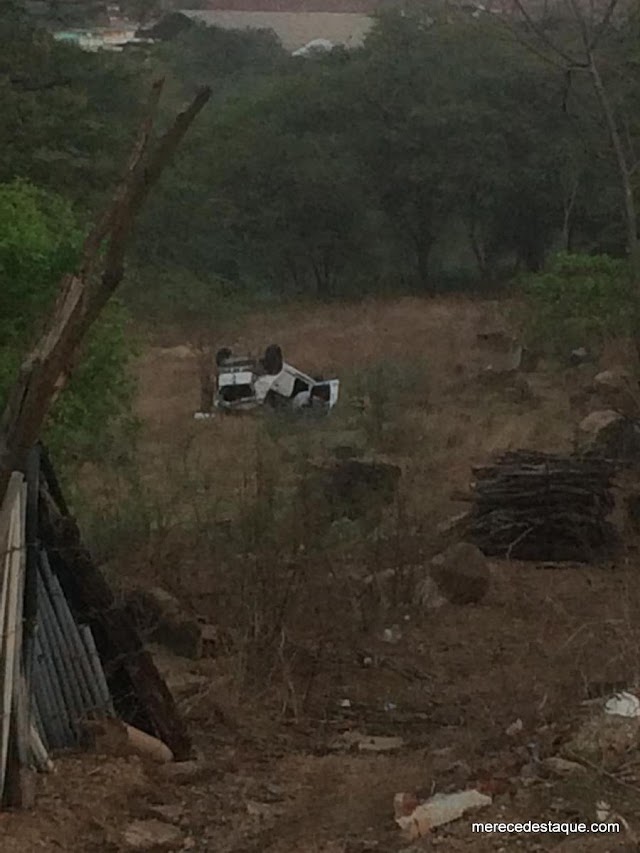 Carro capota após condutor perder o controle em trecho em obras na BR-104