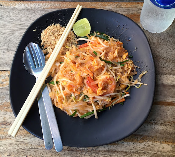 pad thai, thai food, fast food