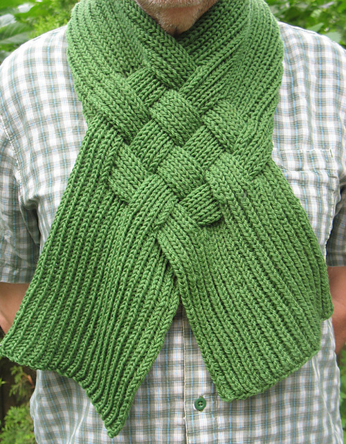 Celtic Knot Looped Scarf - Free Pattern 