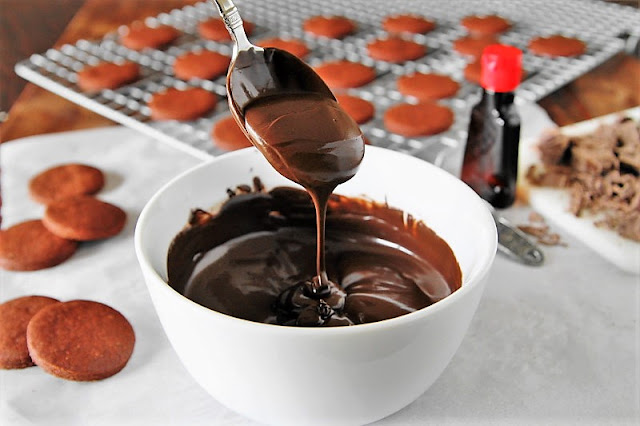  Mix upward a batch of chocolate saccharide cookies too dunk them inwards peppermint How to Make Homemade Thin Mints