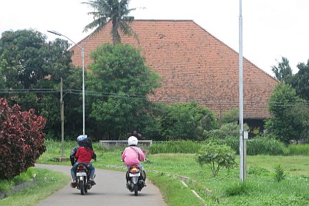 Rumah Misterius Peninggalan Belanda Di Depok [ www.BlogApaAja.com ]