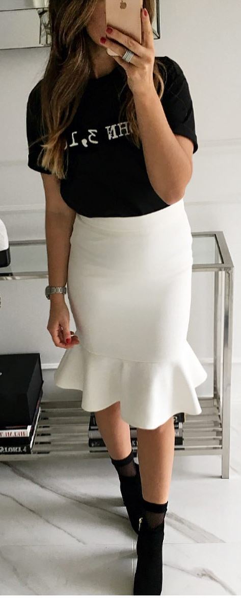 white and black | printed t-shirt + skirt + heels