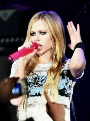 Avril Lavigne Brown Hair. avril lavigne brown hair