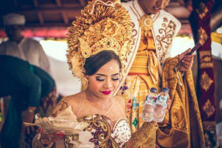 10 Kain Khas Nusantara Indonesia Ruang TEKSTIL