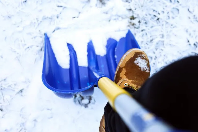 Snow Shoveling: The Hidden Benefits