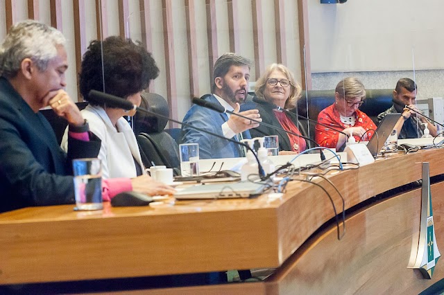    Homenagem ao Dia da Educação destaca formação continuada e projetos educacionais