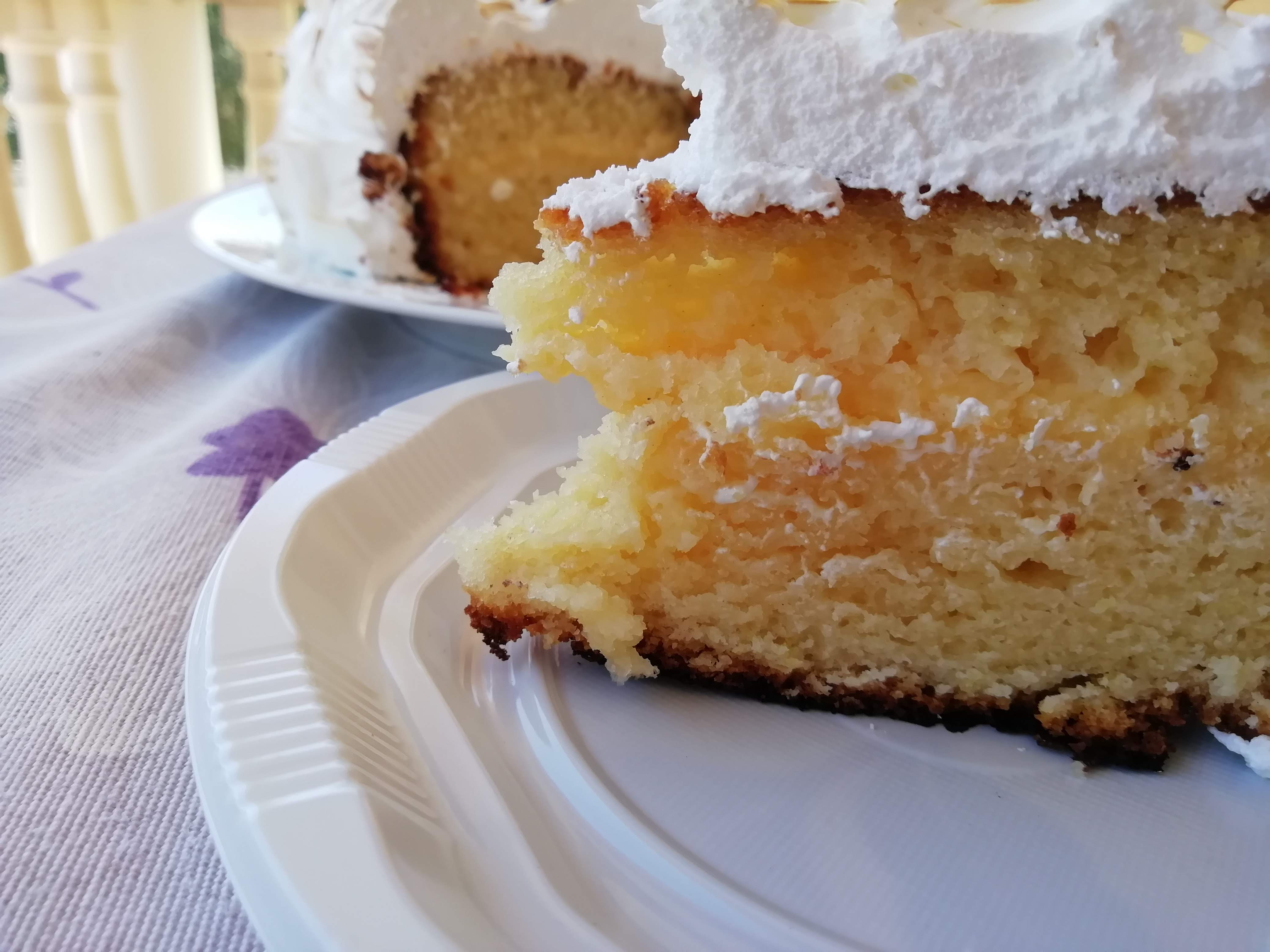 Tarta de limón con crema pastelera y merengue