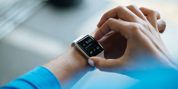  Smartwatch sekarang menjadi lebih terkenal daripada fitness tracker Otak Atik Gadget -  10 Smartwatch Murah Terbaik dan Canggih Dibawah 1 Juta