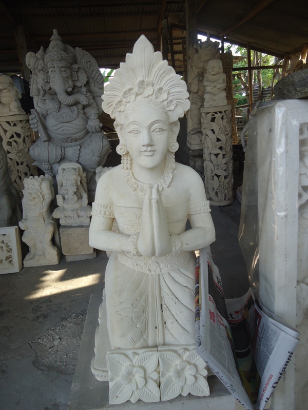Liklik Batu Collection: Patung Selamat Datang Cewek Bali
