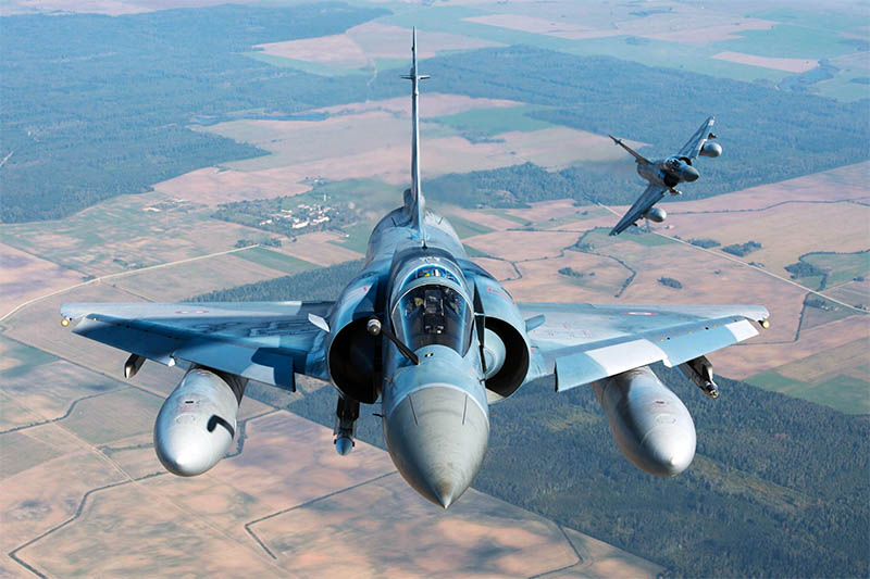 Francia no descarta la entrega de cazas a Ucrania, pero sería con condiciones