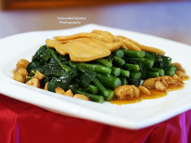  Braised Top Shell Abalone Slice with Hong Kong Kai Lan & Roast Garlic