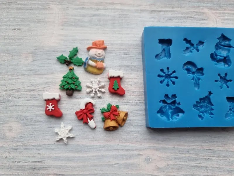 Silicone mold, small succulents. Filling & demolding with oven-bake polymer  clay 