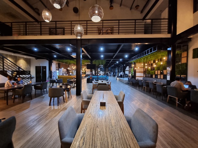indoor kunokini cafe & resto surabaya