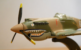 boca de tiburón pintada en el morro del avión