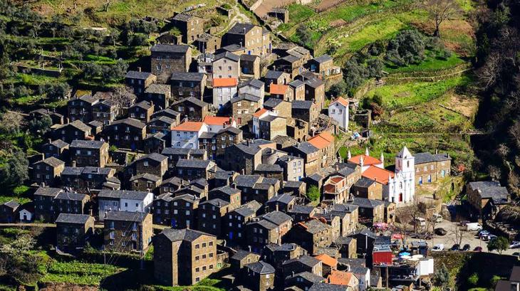 Aldeia de Piódão filmada por drone