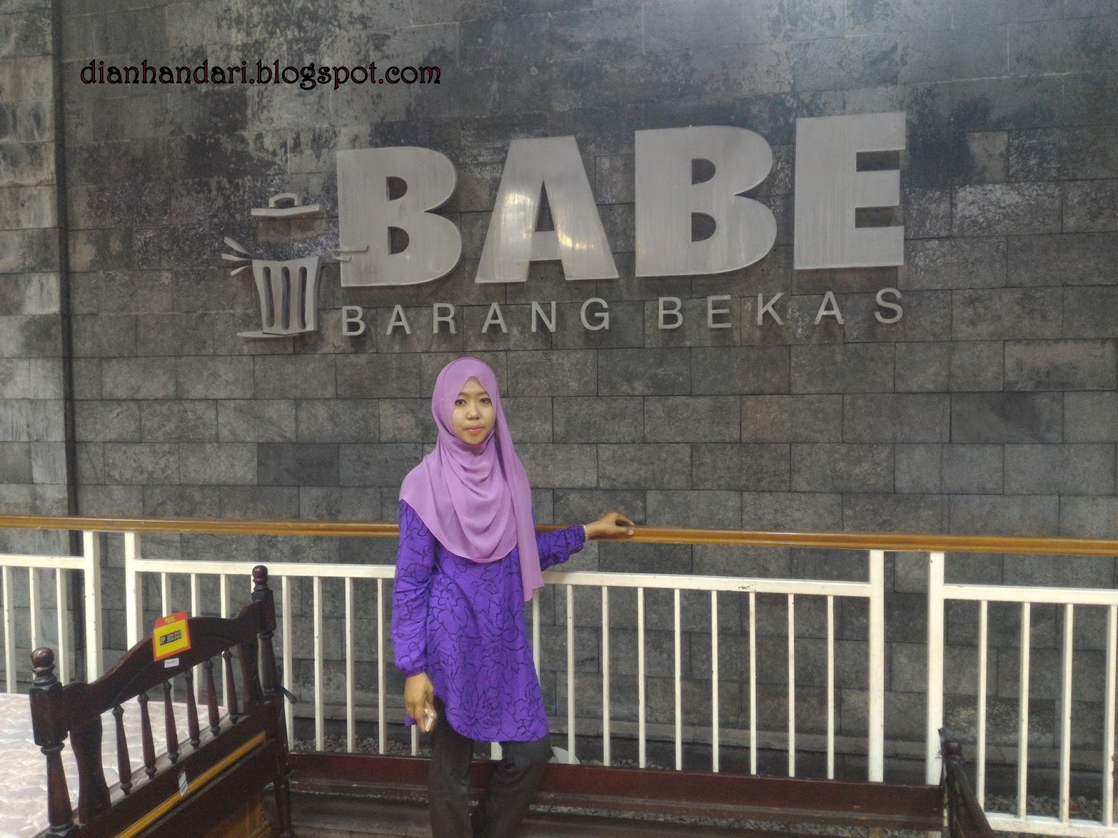 Berburu Barang Bekas di Toko BABE 'Barang Bekas' Bandung ...