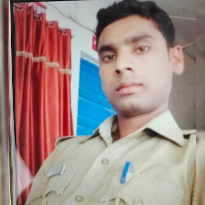 चित्रकूट: पत्नी ने घर में फांसी लगाकर की आत्महत्या...पुलिस अधिकारी पति ने बाहर जाकर सरकारी रायफल से मारी गोली...मौत