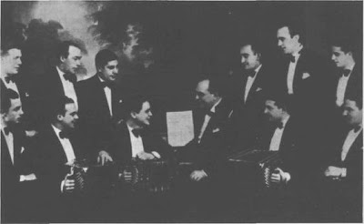Fernando Diaz con la Orq. F.Lomuto(Segundo de pie de derecha a izquierda