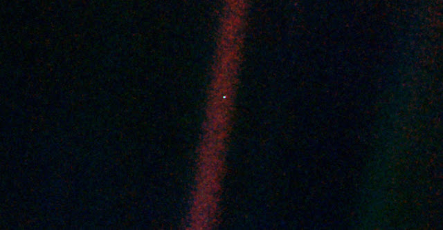 bumi-terlihat-oleh-voyager-1-dari-jarak-6-miliar-km-astronomi