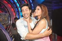 Varun Dhawan, Nargis, Ileana & Amitabh at Boogie Woogie's grand finale