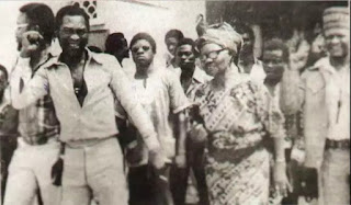 The day Fela Ransome-Kuti, Professor Wole Soyinka mothers removed Alake Of Egbaland on the throne