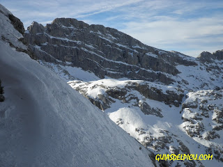 Guias de montaña para escalar en invierno  en los Picos de Europa, cara norte del Tesorero, Guiasdelpicu.com