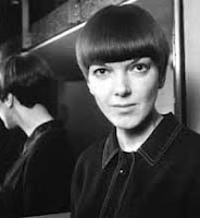 Breve Biografía de Mary Quant. Diseñadora de modas britanica. Mujeres de la historia. Mujeres que hacen la historia. Mujeres que hicieron la historia. Mujeres destacadas de la historia