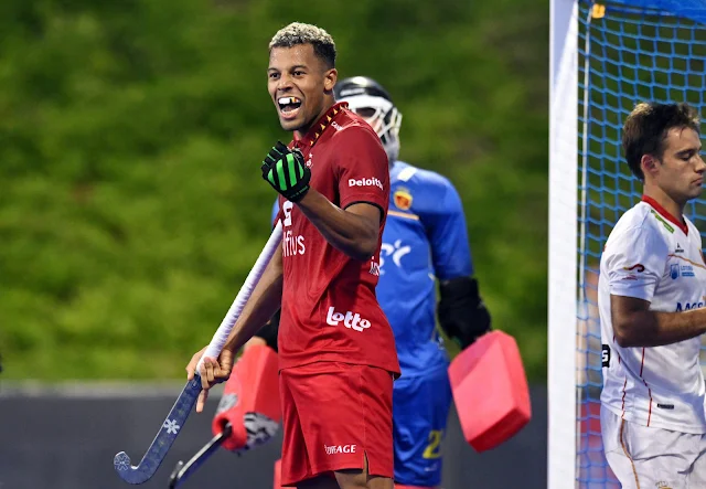 Jogador belga celebra gol contra a Espanha