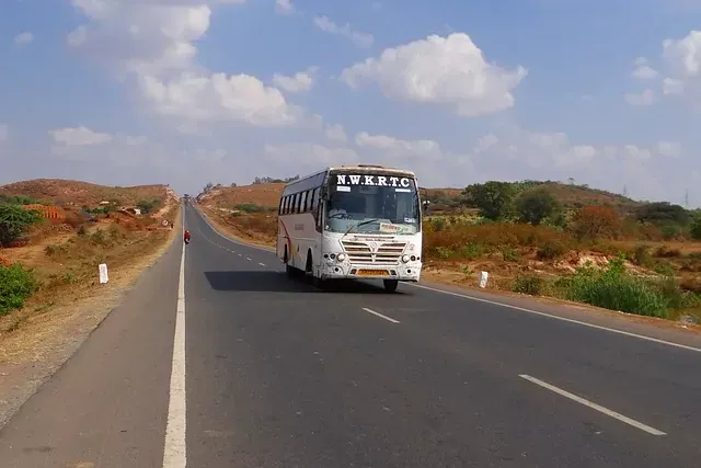 How to reach Rajgir Zoo Safari by bus