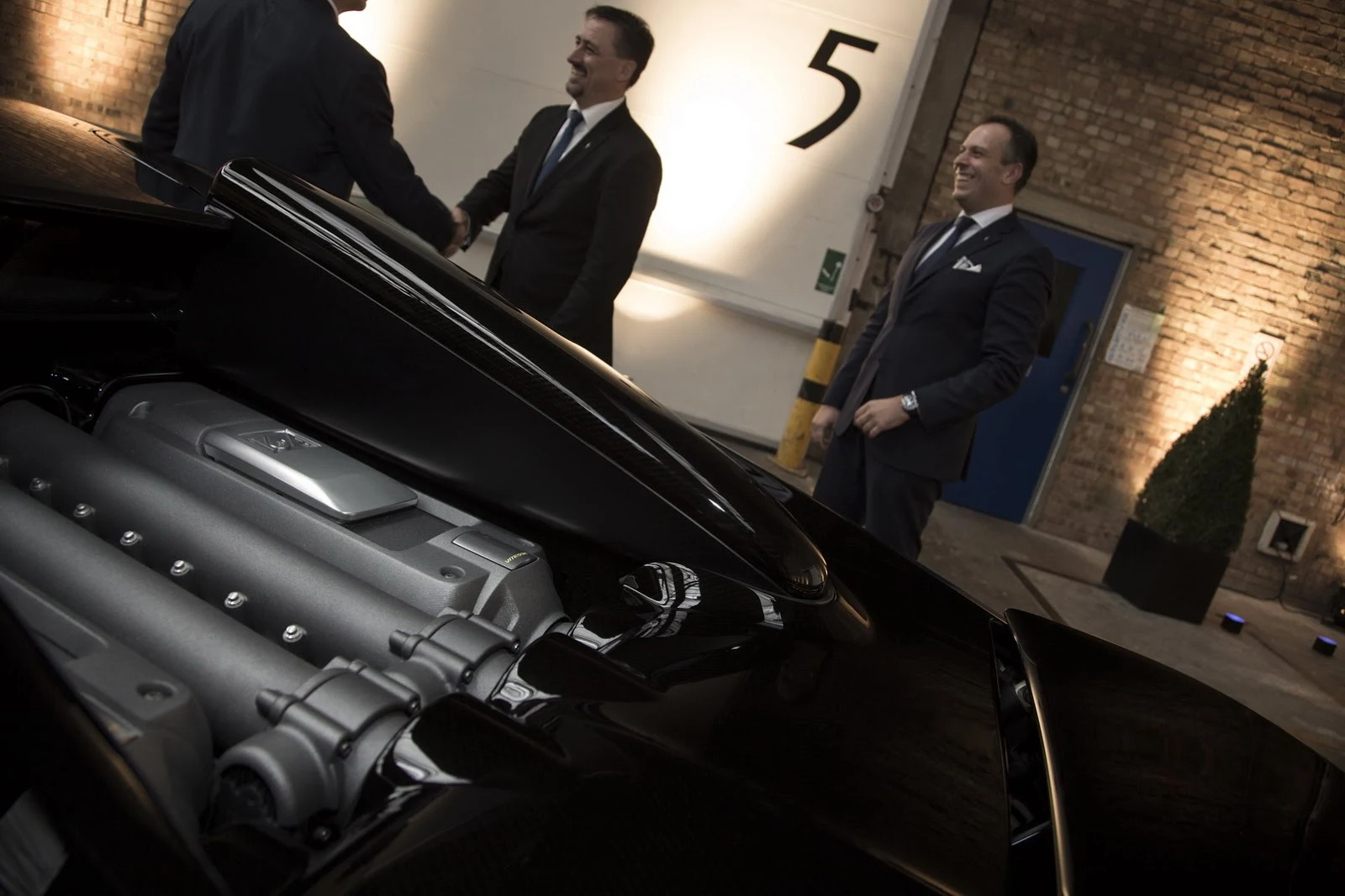 Đánh giá siêu xe Bugatti Chiron 2017